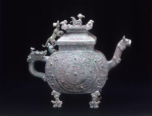 CVCSC 0230.1-2.A (1Q) Ritual ewer and cover, he © Compton Verney, photo by Prudence Cuming Associates Ltd
