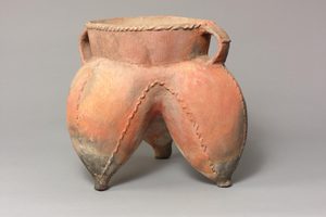CVCSC 0263.A (1Y) Neolithic Tripod Vessel, li © Compton Verney, photo by Prudence Cuming Associates Ltd.