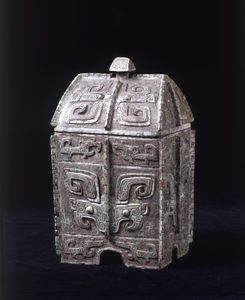 CVCSC 0328.1-2.A (3O) Ritual covered wine vessel, fangyi © Compton Verney, photo by Prudence Cuming Associates Ltd