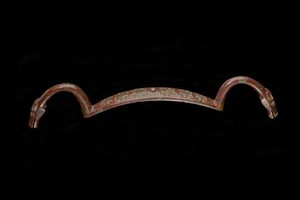 CVCSC 0391.A (4S) Bow-shaped object © Compton Verney, photo by Jamie Woodley